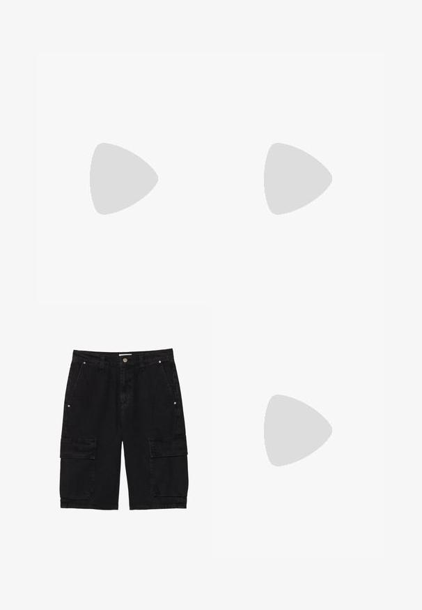 CLOSED WRAP - Top - denim washed blue; Schwarze Cargo-Shorts aus Denim, mit zwei Seitentaschen und zwei Klappcargo-Taschen an den Beinen, mit einem Knopfverschluss und Gürtelschlaufen.; Filippa K REY FLAT - Klassischer Ballerina - black; Nanushka JEN - Handtasche - black