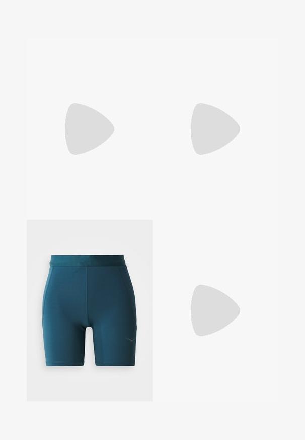 POC ESSENTIAL SPLASH JACKET - Maglia da ciclista - uranium black; Pantaloni sportivi color teal realizzati in un tessuto liscio e elasticizzato. Presentano una vita ampia e dettagli cuciti, con un piccolo logo sul lato.; Scarpe sportive bianche con una tomaia texturizzata, design con lacci e una suola imbottita con un profilo ondulato. Branding discreto sul lato.; Occhiali di sicurezza trasparenti con una montatura leggera e trasparente e accenti grigi. Presentano un design avvolgente e un supporto per il naso regolabile.