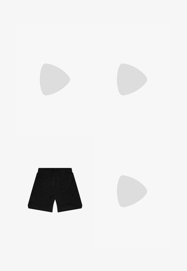 Camisola vermelha com um padrão texturizado subtil, apresentando um colarinho clássico e o logótipo do Torino FC no peito. Mangas curtas e tecido respirável.; Calções atléticos pretos com um design de malha texturizada, cintura elástica, cordão ajustável e logótipo impresso "NEW ERA".; Sapatilhas desportivas pretas com parte superior em malha, detalhes em cinza e entressola texturizada. Apresentam um logótipo proeminente e um design de atacadores. Sola de borracha para tração.; Mala de viagem preta com tecido suave, compartimentos com zíper duplo, alças almofadadas e um grande logótipo branco da Nike na frente.