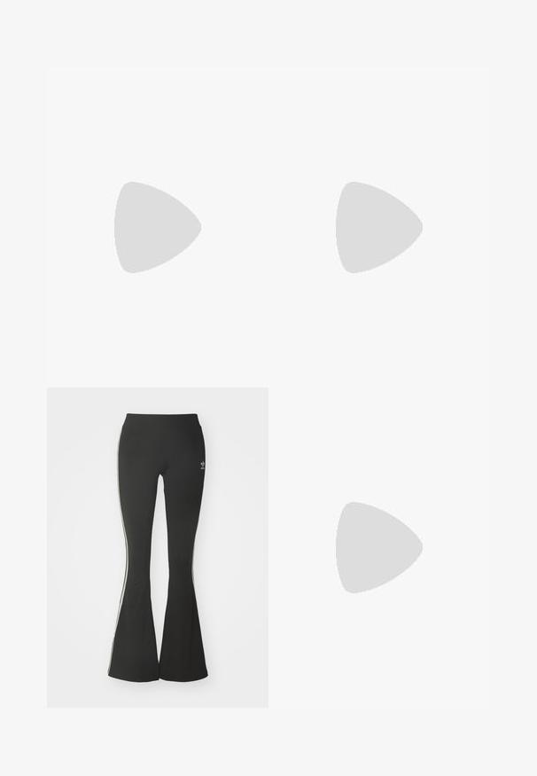 Schwarzes ärmelloses Baumwolltop mit weißen Punkten, mit einem runden Ausschnitt und glatter Textur. Markenlabel im Inneren sichtbar.; Schwarze ausgestellte Leggings aus Stretchmaterial mit hohem Bund und weißen Seitenstreifen. Inklusive kleinem Logo am Bund.; Schwarze Lederpumpe mit runder Zehenpartie, kleinem Schleifendetail an der Vorderseite und quadratischem Blockabsatz. Glatte Textur mit minimalen Designelementen.; Zign Armband - silver-coloured