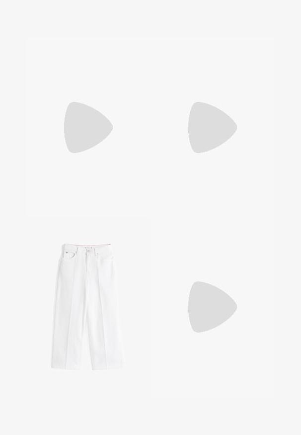 Biela bavlnená tričko s ružovým srdcovým grafickým motívom a slovom "Objatia" v kurzíve. Krátke rukávy a voľný strih.; Biele široké džínsy z denimu, s vysokým pásom, prednými vreckami a jemným červeným akcentom na pásu.; Béžové členkové topánky s masívnou čiernou podrážkou a očkovým šnurovaním, s pútkom na zadnej strane a logom na boku.; Tommy Hilfiger LIBRE SATCHEL - Kabelka - safari