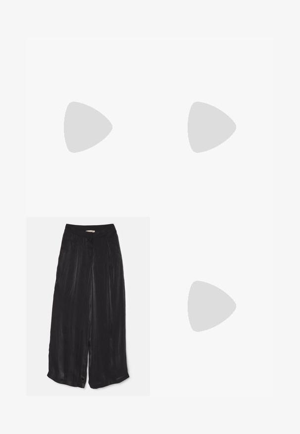 Oranž pikkade varrukatega T-särk, mis on valmistatud puuvillast. Ees on kirjas "STIEGLITZ" ja varrukatel on erinevad sinised graafilised mustrid.; Mustad laiad püksid, mis on valmistatud siledast satiinist, sisaldavad kõrget taljeosa, eesmine voldid ja lühendatud pikkus külgmiste lõherakkudega.; Kullatud metallik kõrge kontsaga sandaal, millel on lai rihm varvaste kohal, reguleeritav pahkluu rihm ja tekstuuriga plokkkonts.; Valge nahast kott tekstureeritud viimistlusega, millel on kuldne kettling ja mustad aktsendid. Include eesmine tasku ja tõmblukk.