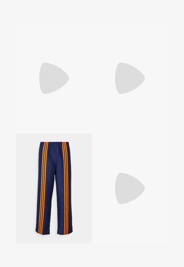 T-shirt en coton bleu marine présentant une figure sans tête vêtue d'un manteau brun, d'un pantalon bleu et de chaussures noires, tenant un parapluie noir. Logo du Cirque du Soleil affiché.; Pantalons de sport bleus avec un motif intégral et des bandes orange sur les côtés, dotés d'une taille élastique confortable et d'une coupe ample.; Basket en velours marine avec des rayures jaunes, des lacets blancs et des accents bordeaux. Semelle texturée avec des rainures pour une adhérence optimale. Logo de la marque sur le côté.; Lunettes de soleil avec une monture en métal argenté, verres rectangulaires bleus et branches fines. Présentent des accents bleus sur les extrémités des branches.