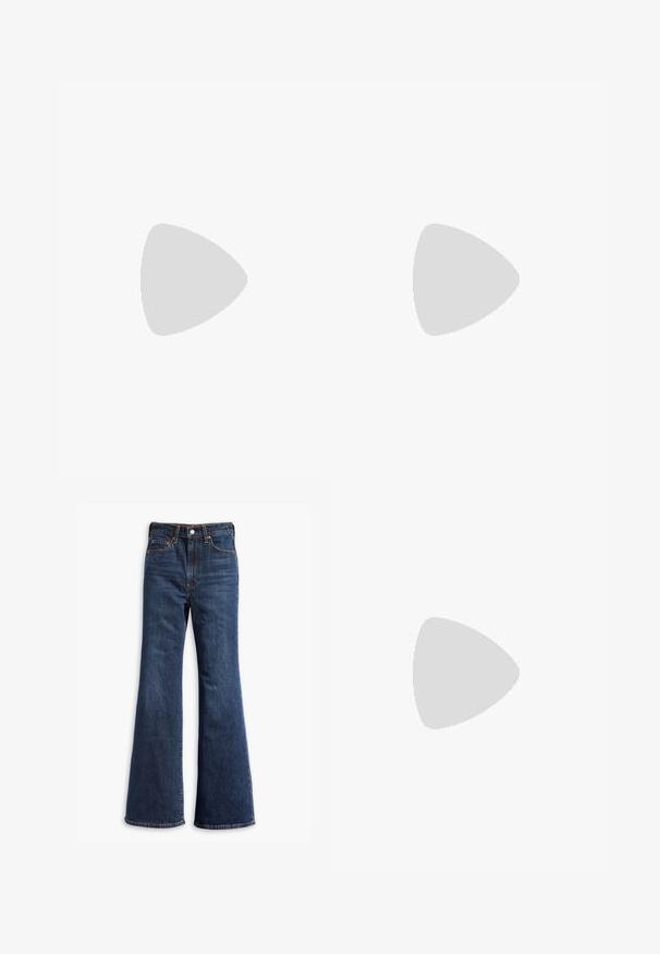 Krämfärgad crew neck t-shirt i mjuk bomull. Har korta ärmar och en avslappnad passform utan synliga mönster eller detaljer.; Mörkblå denim flare-jeans med hög midja, fem fickor, knappstängning och synliga sömmar längs sömmarna.; Vita lädersneakers med perforerat tåparti, texturerad sula och vita snören, kombinerat med vida röda byxor och en blå och gul bakgrund.; Hobo-väska i ljusbeige läder med en böjd siluett, smal axelrem och dragkedja ovanpå. Slät textur med minimala detaljer.