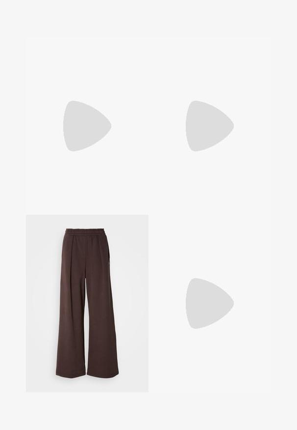 T-shirt leve, sem mangas, com um padrão multicolorido de azul e amarelo. Apresenta alças cruzadas nas costas e um design ajustado.; Calças largas castanhas com um cós elástico e bolsos laterais. Feitas de um tecido macio com uma textura suave e um design limpo e simples.; Sapatilhas pretas de cano baixo feitas de material suave, com atacadores grossos, uma sola texturizada e um pequeno logo na lateral e na língua.; Brincos em argola prateados com um design texturizado que apresenta sulcos verticais. Forma circular com um fecho de segurança. Acabamento suave.