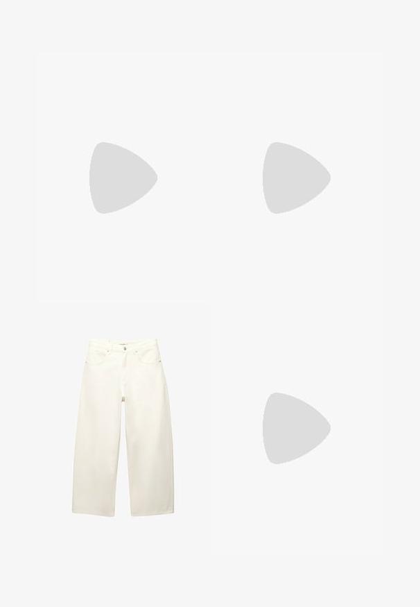 Kurzes, tailliertes T-Shirt mit weißen Körper und blauen Raglanärmeln. Aus Baumwolle gefertigt, mit Rundhalsausschnitt und genähtem Saum.; Weiße, weit geschnittene Jeans aus Denim mit fünf Taschen, einem Knopfverschluss und einem schlichten Design ohne Muster oder Verzierungen.; Braune Wildleder-Plateau-Sandalen mit offenem Zeh, ausgestattet mit einem chunky geflochtenen Jute-Absatz und einem glatten, abgerundeten Oberdesign.; Schildkrötensonnenbrille mit gelb getönten Gläsern, rechteckiger Form und ausgefallenem Brücken-Ausschnitt. Strukturierten Bügel runden das Design ab.; Braune Leder-Crossbody-Tasche mit geschwungener Form, goldfarbenen Beschlägen und einer Schnallenakzentuierung. Verfügt über einen abnehmbaren Schultergurt.