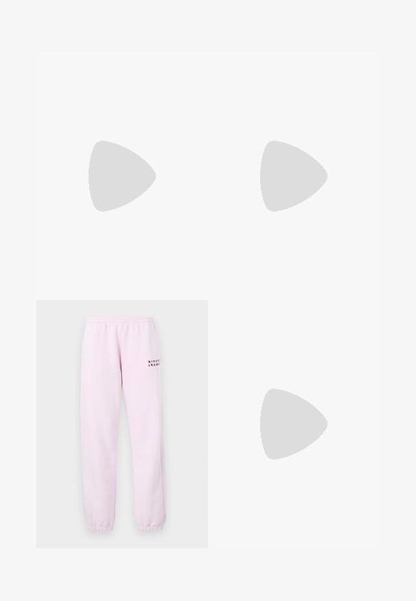 Tricou din bumbac de culoare purpurie, cu decolteu rotund, mâneci scurte și textul alb "ellesse" imprimat pe față. Textură netedă.; Pantaloni de trening roz cu talie elastică, glezne strâmte și un mic logo imprimat pe partea din față. Textură de țesătură netedă, stil casual.; Pantofi sport gri deschis, cu un superior din plasă și material sintetic, dotate cu o închidere cu șireturi, guler îmbrăcat și talpă texturată pentru aderență.; Ochelari de soare aviator cu lentilă gradient albastră, ramă metalică argintie și accente decorative sub formă de stele pe lentilă. Design neted și elegant.