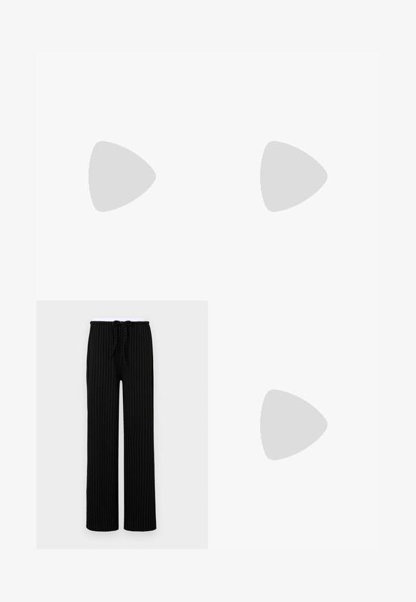 Szürke hosszúujjú felső, vállvillantós kialakítással, puha, könnyű anyagból készült, egyszerű, letisztult sziluettel.; Fekete csíkos nadrág laza szabással, rugalmas derékkal és húzózsinórral, puha anyagból készült.; Fekete pántos szandál tömbszerű talppal, vékony pántokkal és csatos bokapánttal. Simább textúrával és strapabíró talp kialakítással rendelkezik.; Fehér szintetikus kézitáska, háromszög alakú, lapos előlap, masni részlettel, állítható pánttal, sima textúrával és minimalista dizájnnal.