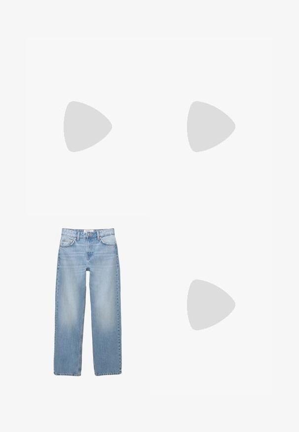 Bílá tričko s krátkým rukávem vyrobené z měkké látky. Má kulatý výstřih a jednoduchý, čistý design s rovnou spodní částí.; Světle modré denimové džíny se střihnutím rovného nohavice, v pěti kapsách a viditelnými švy. Materiál je měkký a má jemně vybledlý vzhled.; Bílé kožené tenisky s perforovanou špičkou, texturovanou podešví a bílými tkaničkami, v kombinaci s širokými červenými kalhotami a modro-žlutým pozadím.; Žlutá lakovaná kabelka se strukturovaným tvarem, horním uchem a předním uzavíráním na patent s kruhovým kovovým logem.