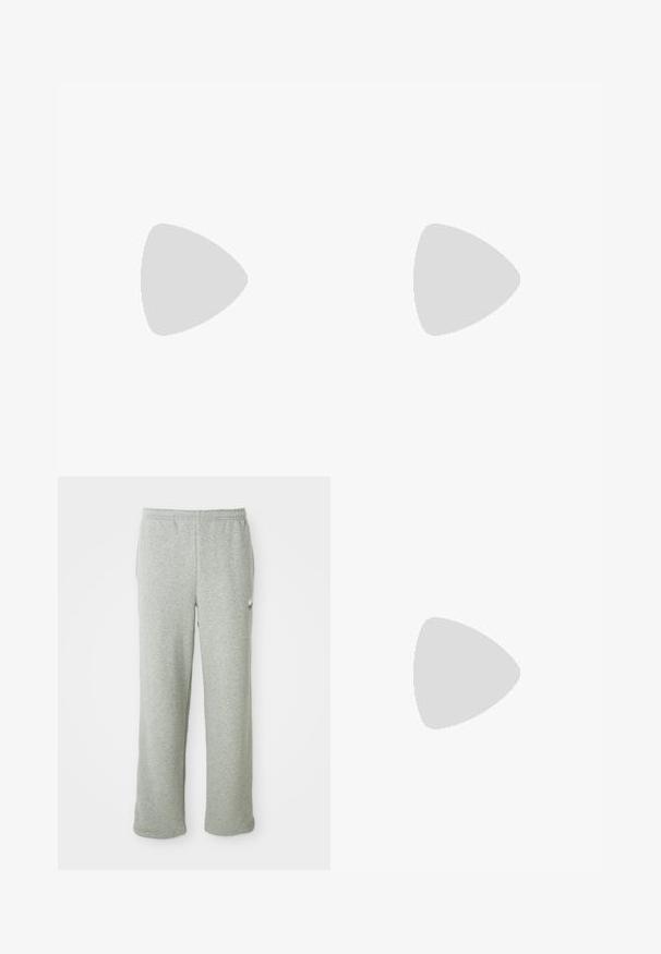 Dwie koszulki z okrągłym dekoltem: jedna w kolorze heather gray, druga w kolorze granatowym. Obie mają krótkie rękawy, wykonane są z bawełnianego materiału o gładkiej fakturze i standardowym kroju.; Szare spodnie dresowe wykonane z miękkiej mieszanki bawełny, z elastycznym paskiem w talii, prostymi nogawkami oraz małym logo po lewej stronie.; Białe skórzane sneakersy Nike z granatowym swooshem, z gumową podeszwą i białymi sznurówkami, w połączeniu z białymi skarpetkami do kostek i ciemnymi spodniami z korduroju.; Brązowe, przerośnięte prostokątne okulary z przezroczystymi soczewkami i lekkim różowym odcieniem na prawej soczewce. Plastikowa oprawka o gładkiej fakturze.