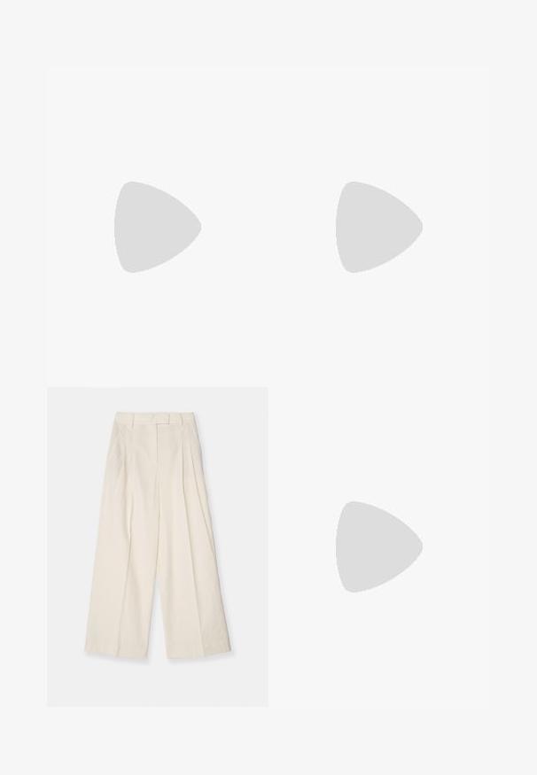 Bešvarkis, pagamintas iš švelnios, šviesiai mėlynos medžiagos, su asimetrišku kraštu ir drapiruotu dizainu, turintis plonas petnešas ir sklandžią tekstūrą.; Platus kojos kelnės iš tekstūruoto smėlio spalvos audinio. Raukšlėtas aukštas liemuo, diržo kilpos ir švarus, minimalus dizainas.; Juodas zomšinis moteriškas aukštakulnis sandalai su plonais dirželiais ir auksine sagtimi ant balto fono, šoninis vaizdas.; Juodas odinis rankinukas apvalios formos, minkštos tekstūros su susietu rankena ir auksinės spalvos detalėmis. Užtrauktuko uždarymas.