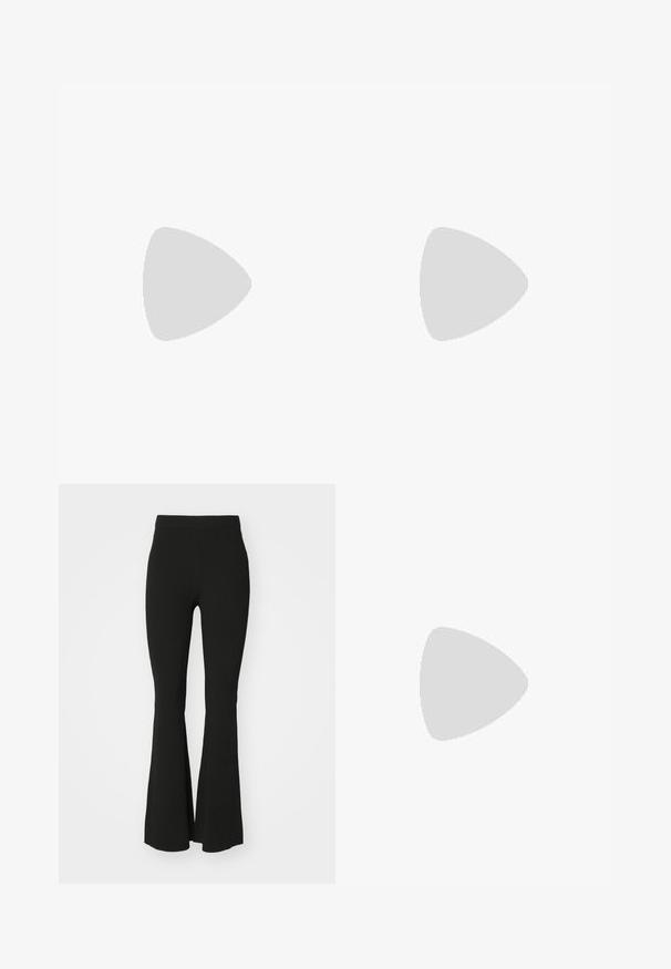 Langermet, lys beige skjorte laget av glatt stoff, med A|X-logo utsmykket med klare rhinestones og rund krage.; Sorte flared bukser laget av elastisk stoff, med høy livhøyde og en glatt, uornamentert overflate. Enkelt og figurnært design.; Svarte hælsandaler med kryssende stropper og justerbar spenne. Har en jevn tekstur og avsmalnende stilettoklakk.; Svart skinn skulderveske med teksturert overflate, bred oval form, og gullfargede detaljer. Logoen vises på bunnen foran.
