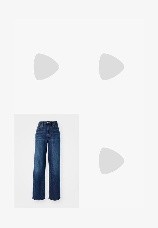 T-shirt a righe bianche e nere, maniche corte, collo tondo, realizzata in morbido jersey di cotone, con righe uniformi e vestibilità standard.; Jeans in denim blu scuro con vita alta, design a gamba larga, tasche anteriori e posteriori e leggera scoloritura. Fibbia in metallo sulla vita.; Sandali con tacco in vernice nera, con punta squadrata, cinturini alla caviglia e fibbie in argento. Presentano un tacco a blocco spesso per maggiore stabilità.; Borsa hobo nera in pelle con una superficie liscia, forma curvata e una singola tracolla regolabile; presenta un'ampia apertura nella parte superiore.