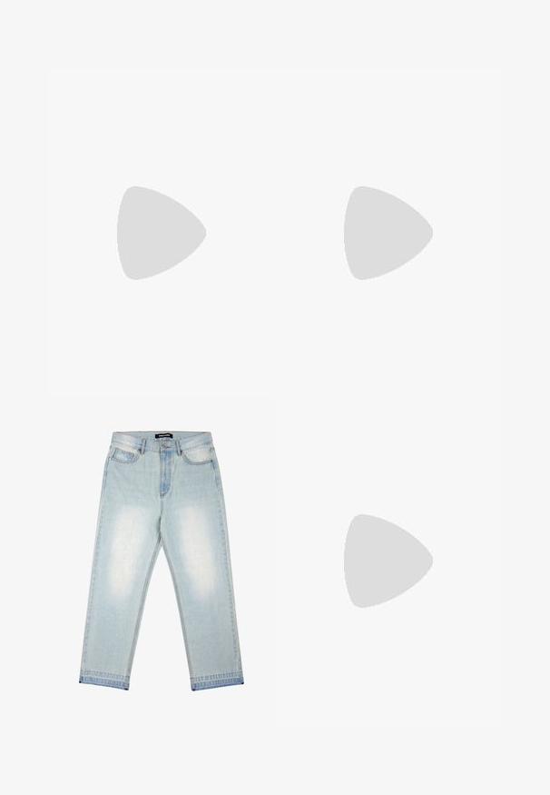 Zila zila kokvilnas t-krekls ar apaļu logo, kurā ir tilta dizains, teksts "GOLDEN STATE WARRIORS" un dzeltenais skaitlis '30'. Nike logo uz pleca.; Pegador BARROW - Brīvi džinsi - sand washed blue; Melnas ādas mokasīni ar pērlītēm uzsvaru, ar masīvu melnu zoli un dzeltenu šuvumu gar malu. Ar teksturētu apdari.; Trīslīmeņu sudraba metāla kaklarota ar gludām, elastīgām ķēdēm, kas spīd, droši piestiprināta ar omā uzgali un regulējamu ķēdi.