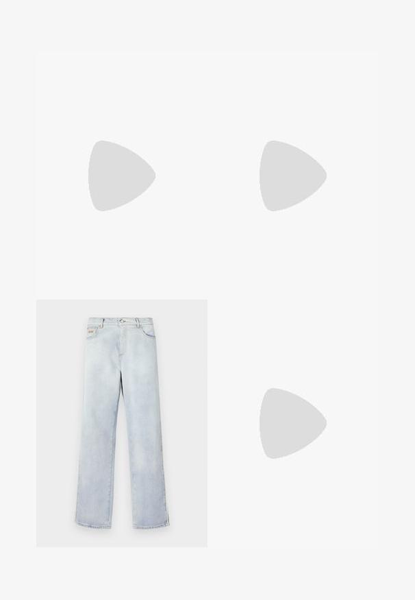 Trumpas rankovėmis marškinėliai iš minkštos medžiagos su delno medžio atspaudu. Dominuojančios spalvos yra žalia ir béžinė, su laisvu kirpimu ir apvaliu kaklu.; Šviesiai mėlynos džinsinės kelnės su tiesia kojų forma, pasižyminčios mygtuko uždarymu, penkiais kišenėmis ir kontrastine siūle.; Baltos sportbačiai su zomšos akcentais, apvaliu nosiu, plokščiais raišteliais ir kreminės spalvos guminiu padu. Ant kulno yra žalia ženklinimo detalė.; Plastikiniai saulės akiniai su šelkės raštu, aštuonkampiais rudais lęšiais ir plonais auksiniais akcentais ant rėmo.