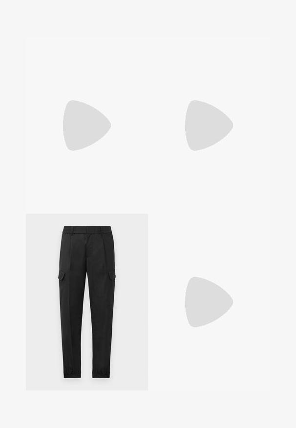 Svart polo t-skjorte laget av bomull, med standard krage, placket med tre knapper, og en liten hvit "Armani Exchange" logo på venstre side.; Svart cargo-bukser med elastisk midje, innsvingte ben, sidelommer og en enkelt cargo-lomme på venstre lår. Glatt tekstur.; Sorte lærersneakers med en glat finish, rund tå og mørkegrå detaljer. Har snørebånd og en struktureret gummisål.; Svarte pilotbriller med mørke linser, tynn metallramme og slanke plastarmer med logo aksenter.