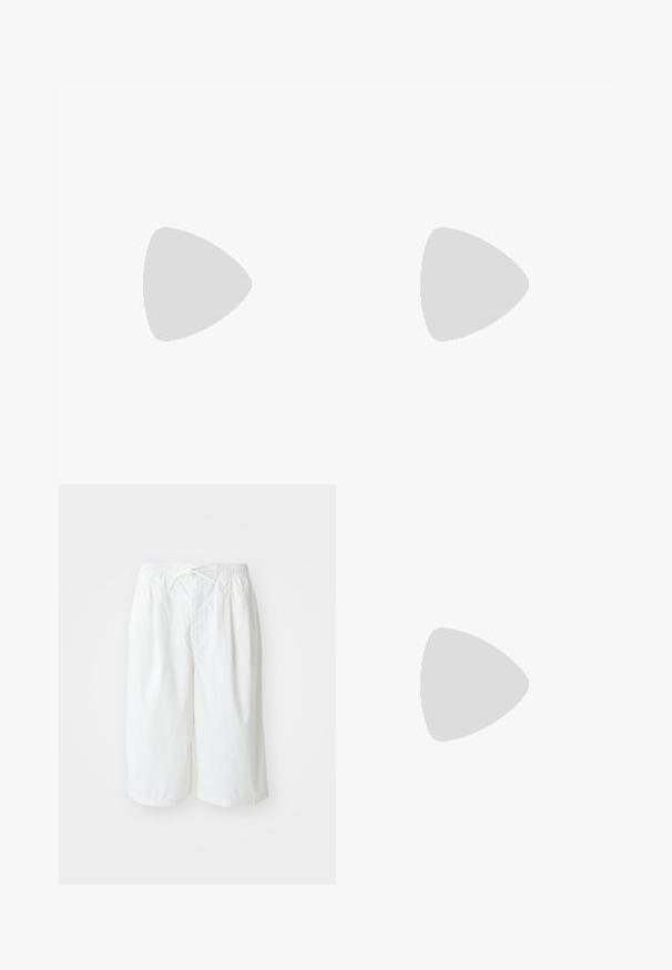 Kortermet sykkeltrøye i glatt grått stoff med glidelås foran, med en svart "OAKLEY" logo og en tettsittende design.; Hvite shorts med elastisk midjebånd og snor, vist mot en enkel lys bakgrunn. Egnet for casual eller varmt vær.; Grønne og svarte treningssko med en teksturert overdel, mesh-paneler, solid såle, og snøring med reforsterte tær og hæl.; Svart ryggsekk med et strømlinjeformet design, laget av slitesterkt stoff. Har en glidelåslomme, elastiske snor detaljer og logo.