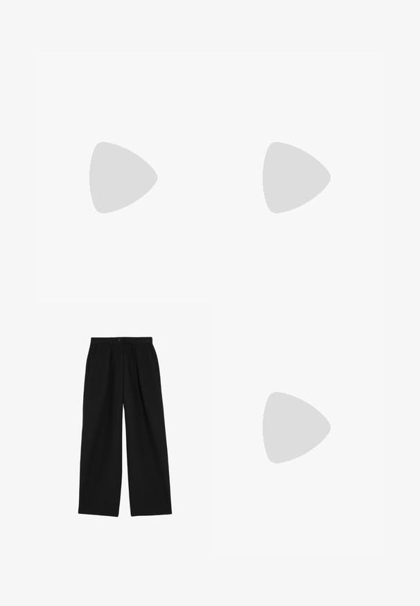 Schwarzes Oberteil mit rundem Halsausschnitt und kurzen, gepufften Ärmeln. Strukturiertes Material mit gesmokten Details an den Ärmelsäumen.; Schwarze weit geschnittene Hose mit glatter Textur, ausgestattet mit einem Knopfverschluss und seitlichen Taschen für zusätzliche Funktionalität.; Schwarze Wildleder-Espadrilles mit einem dünnen Knöchelriemen, offener Zehenpartie und moderatem Blockabsatz. Glatte Textur und minimale Akzente.; Schwarze Ledertasche für die Schulter mit glatter Textur, geschwungener Form, verstellbarem Tragegurt und Reißverschluss. Minimalistisches Design ohne Verzierungen.