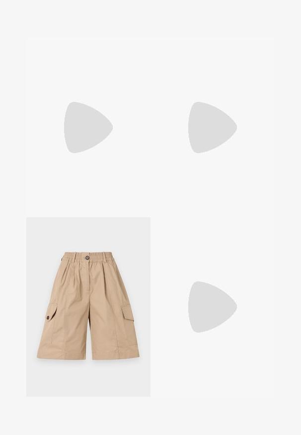 Top in cotone bianco a coste, con scollatura rotonda e spalline larghe, dotato di etichetta "AGOLDE" e taglia "S".; Pantaloni cargo beige con vita elastica, chiusura a bottone, due tasche laterali e due tasche cargo con pattina e dettagli in bottone.; Sandali in pelle marrone con più strap, fibbie in metallo, soletta imbottita e suola in gomma testurizzata con cuciture gialle.; Occhiali da sole tartarugati neri con lenti marroni, design angolare e aste larghe con un discreto logo. Texture in plastica liscia.