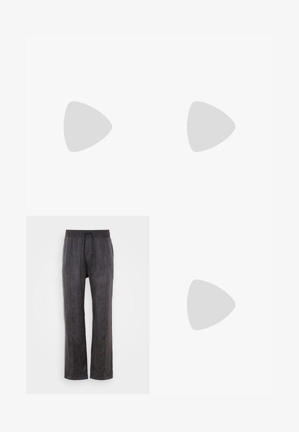 Tricou maro cu patru căști de box în stil vintage, având "HUGO" scris cu roșu și textul "BOXING ACADEMY 93" în centru.; Pantaloni negri dintr-un material moale, cu o textură netedă, având talie elastică cu șnur, picioare largi și cusături laterale.; Tenisi din piele bej cu textură netedă, talpă din cauciuc alb, șireturi în față și logo-ul Lacoste pe lateral. Design minimalist și siluetă joasă.; Ochelari de soare dreptunghiulari negri cu lentile roșii închise, având un finisaj mat și un logo roșu pe braț. Ramă din plastic rezistent.