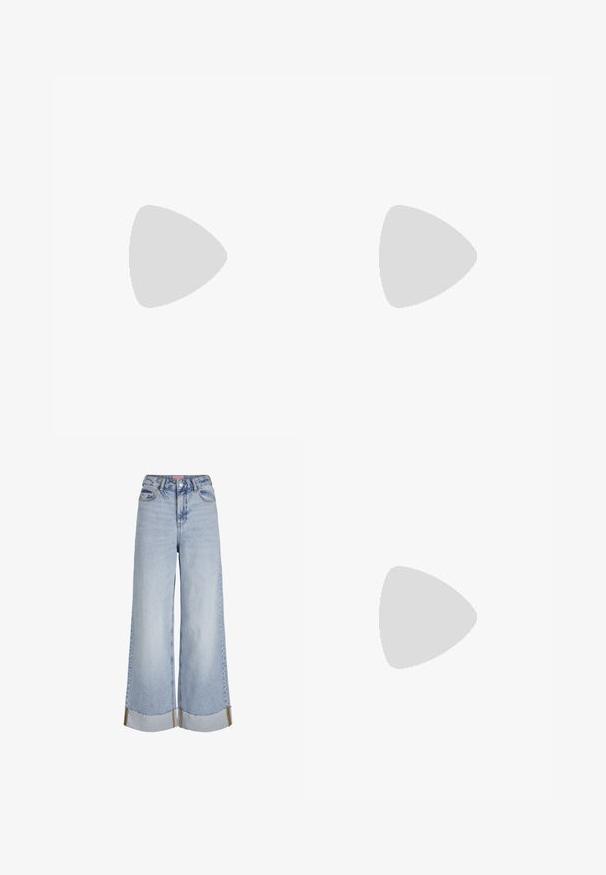 Mustjärk lühikeste varrukatega T-särk ümmarguse kaelusega, valmistatud siledast puuvillakangast, millel on slim fit ja ei ole nähtavaid mustreid ega aktsente.; Heledad sinine lai jalgadega teksad kõrge vöökohaga, lõhikud alläärtes ja kontrastsete õmbluste detailidega, valmistatud denimist.; Mustad mustri kingad, millel on paks platvormsüstal ja paksed nöörid. Ümar nina, minimaalne detaljide arv ja väike kannataga tab.; Metallist raamistikuga prillid ovaalsete roheliste läätsedega. Õhuke hõbedane metallraam ja mustad kõrvakatted. Minimalistlik disain, nähtavad logod puuduvad.