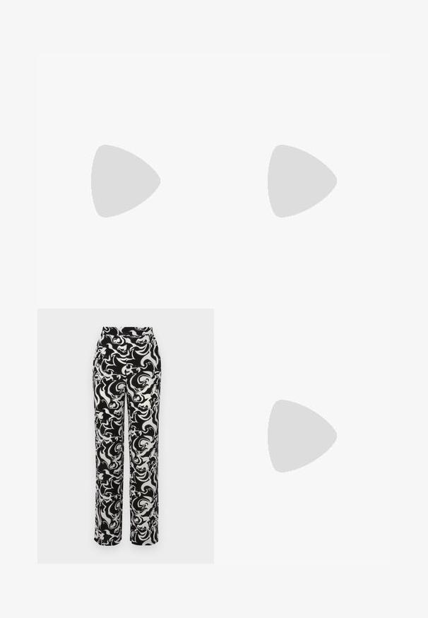 Kaks musta ja valget kampsunit, pehmest kangast, kaunistatud laineliste servadega ja õhukeste reguleeritavate rihmadega.; Mustvalged musta ja valgega püksid kõrge vöökohtadega, millel on keerlev abstraktne muster ja sirge lõikega sääred. Sile kangast tekstuur.; Mustad nahast kontsad avatud varvastega, millel on õhuke pahkluu rihm ja tagasihoidlik plokkkonts. Sile tekstuur ja minimaalsed aksessuaarid.; Must mustaga musta nahast, millel on kaks pikka kanda, sile tekstuur ja struktureeritud kuju. Esipoolsel on lisakoti jaoks tasku.