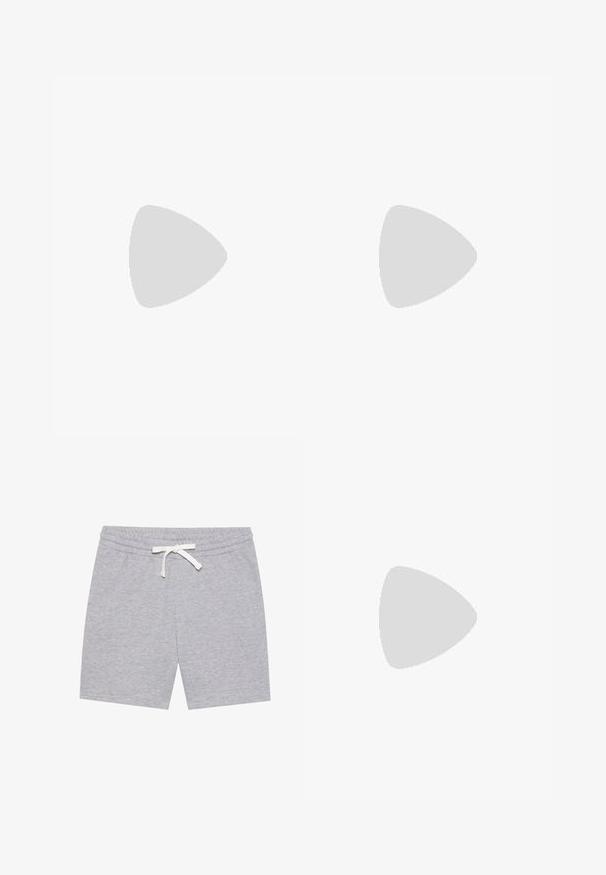 Top in pizzo bianco con maniche lunghe, motivo floreale in rosa chiaro e verde, scollatura a V con dettaglio a fiocco, orlo ondulato.; Pantaloni corti grigi in cotone con vita elastica e lacci bianchi. Presenta tasche laterali e una texture morbida e liscia.; Mule bianchi con piattaforma, dalla finitura liscia, design a punta aperta e tacco spesso. Presentano una lieve cucitura superiore e una suola a contrasto.; Borsa a spalla in pelle marrone con una forma curvata, caratterizzata da un evidente dettaglio a fibbia, cuciture a contrasto e una sola tracolla.; Orecchini in argento con due forme a goccia e due forme tonde, tutte con una superficie lucida e riflettente e una texture liscia.