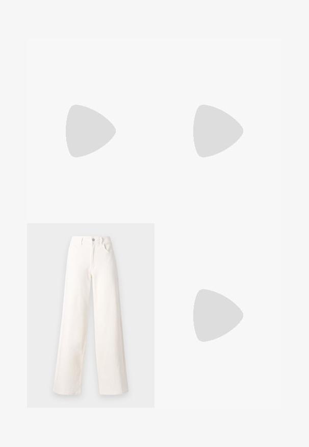Svart bomullst-skjorte med korte ermer, rund hals og avslappet passform. Glatt tekstur, ingen synlige mønstre eller grafikk.; Vide jeans laget av off-white denim, med frontknapplukking, to sidelommer og rene linjer uten dekorasjoner.; Hvit høyhælte sandal med kraftig hæl, med en stroppe-design og ankelbånd. Glatt tekstur med plattform foran for ekstra høyde.; Svart lær tote bag med glatt tekstur, rektangulær form og to lange håndtak. Ingen synlige deler eller dekorasjoner.