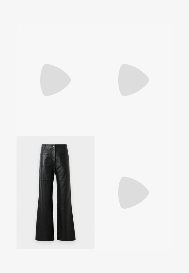 Zwarte top met lange mouwen van gladde stof, voorzien van een gedrapeerde halslijn, asymmetrische zoom en een uitsnijding aan de achterkant.; Zwarte leren wijde broek met voorkruiszakken en een knoopsluiting. Het materiaal is glad met een lichte glans en zichtbare naden.; Witte slingback sandalen met een lichte hak, dunne banden en een gladde leren textuur; voorzien van een kleine decoratieve gesp.; Zwarte leren schoudertas met een gebogen vorm, dunne handgreep en subtiele gouden accenten. Gladde textuur met een minimalistisch ontwerp.