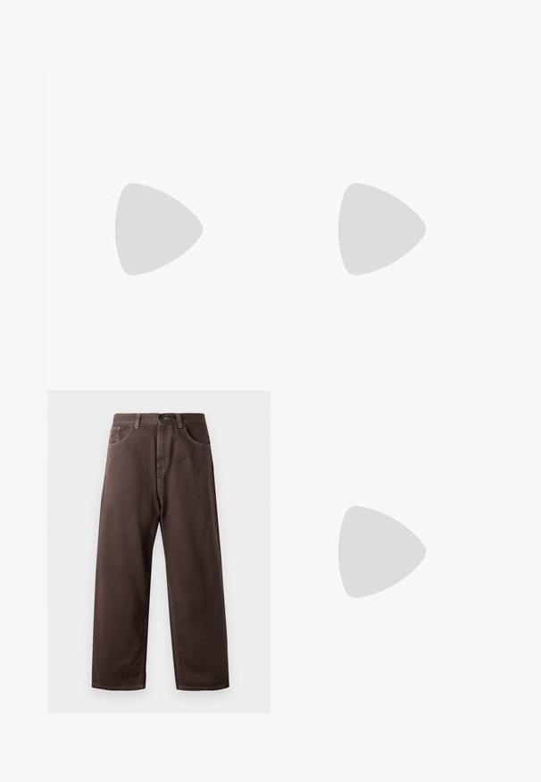 Valkoinen lyhythihainen T-paita, jossa on tummanpunainen reunus, "Escape BERLIN" -teksti etuosassa keskellä, "Mitte" vasemmassa rinnassa ja pyöreä emblem, jossa on kaksi tähteä oikeassa rinnassa.; Ruske levele hlače širokih nogavica iz bombaža, s klasičnim oblikovanjem petih žepov, zadrgo in vidnimi šivi.; Ruske nahkasaappaat pyöreällä varpaalla, yksityiskohtaisella ompeleella ja kumipohjalla. Ominaisuuksiin kuuluu koristeellinen hihna, sileä pinta.; Himmerkettsvitt rostfritt stål armbandsur med en rund grön urtavla, silverfärgade timmarkörer, datumvisning och metal länkarmband. Vattentålig upp till 50 meter.