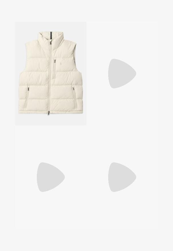 Puffervest i off-white med høj krave, frontlynlås og to sidelommer med lynlås. Let quiltet struktur.; Lysblå skjorte med knapper og lodrette hvide striber, lange ærmer, krave og lige kant. Blandet bomuldsstof.; Beige vidde-bukser med elastisk talje, lavet af blødt stof og med en glat overflade og minimale syninger.; Brune og grøn læder bådsko med et hvidt sømdesign, runde snørebånd og en struktureret gummisål. Holdbar konstruktion med metaløjeknapper.; Bershka RECTANGULAR - Solbriller - black