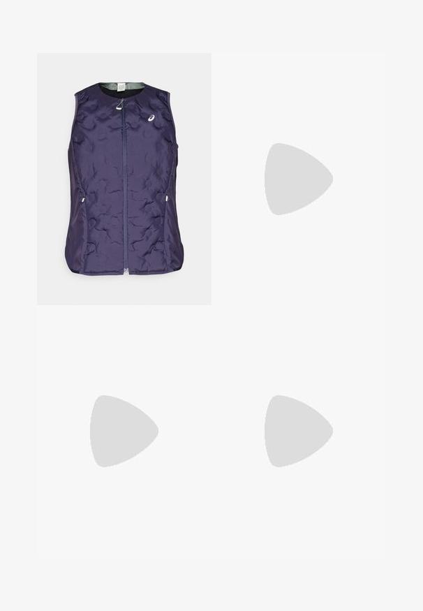 ASICS NAGINO RUN PADDED GILET - Vesta - indigo fog; Černý sportovní top s dlouhým rukávem a polovičním zipem na límci, texturovaná tkanina a malé šedé logo na levé hrudi. Tvarově přiléhavý design.; Tmavě modré sportovní legíny vyrobené z pružného materiálu, s vysokým pasem, hladkou texturou a malým reflexním logem na boku.; Lehká běžecká obuv z bílého síťovaného materiálu s růžovou mezipodešví. Obsahuje texturovanou podrážku a boční logo, navržena pro pohodlí a podporu.