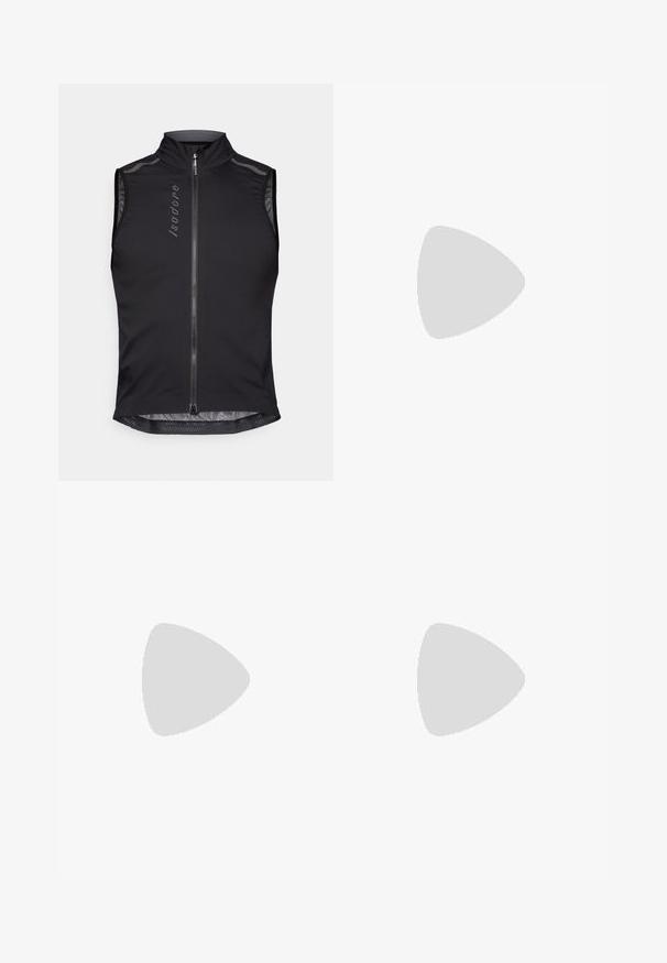 Gilet de cyclisme sans manches en tissu noir, doté d'un col montant, d'une fermeture éclair sur le devant, de détails en maille et d'accents réfléchissants pour une meilleure visibilité.; Maillot de cyclisme noir avec des manches courtes à motifs. Doté d'une fermeture éclair sur le devant, d'un tissu en maille respirant et d'un dos légèrement allongé pour plus de couverture.; Bib shorts de cyclisme noirs avec des bretelles en mesh blanches, zone de siège rembourrée et un logo sur la jambe. Matériau lisse avec une coupe ajustée.; Chaussures de cyclisme blanches et argentées avec une tige en mesh, des accents texturés, des sangles ajustables et une semelle en caoutchouc pour l'adhérence et la stabilité.