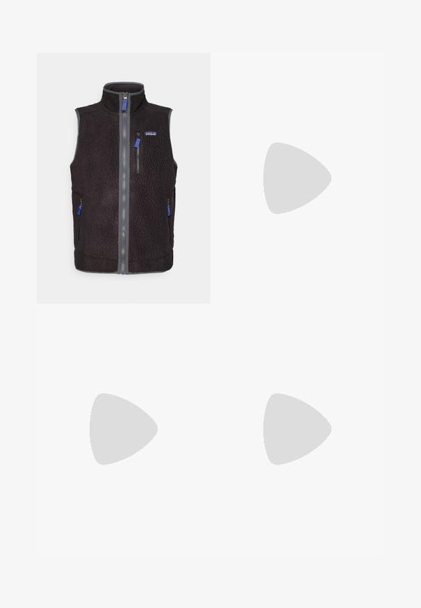 Sort fleece vest med høj krave, fuld frontlynlås, tre lynlåslommer og Patagonia-logo på venstre bryst.; Fleece pullover med høj krave, prydet med et farverigt bølget mønster i rød, blå, gul og brun. Brun lomme med knaplukning som accent.; Grå kortærmet t-shirt lavet af blødt, struktureret stof med et lille blåt Patagonia-logo på venstre bryst. Ingen yderligere mønstre.; Sorte træningsbukser med snøre i taljen, sidelommer, let rynket materiale og et lille synligt logo på højre lår.; Sort atletik sko med en struktureret syntetisk overdel, polstret sål og et hurtiglukkesystem. Har forstærket tå og hæl.