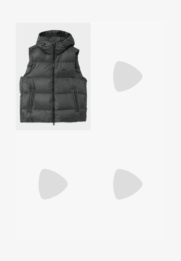 Schwarze gepolsterte Weste mit Kapuze, ausgestattet mit einem Reißverschluss auf der Vorderseite, zwei Seitentaschen und einem Logo auf der Brust. Glattes, glänzendes Material und gestepptes Design.; Helmut Lang LOGO TEE - T-Shirt print - white; Schwarze, plissierte Hose mit geradem, weitem Bein. Hergestellt aus glattem Stoff, mit Knopfverschluss und Gürtelschlaufen.; The Antipode COLLEGE PIERCED  - Slipper - black