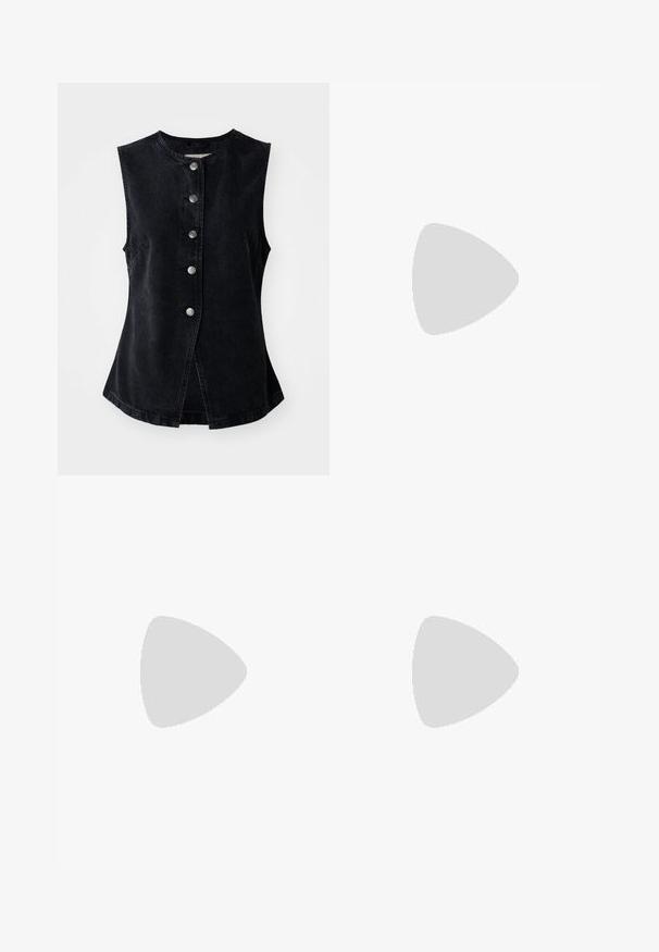 Free People AIMEE VEST - Vesta - black; Dve tričko s krátkym rukávom, jedno biele a jedno čierne, vyrobené z bavlny. Obe majú okrúhly výstrih a jednoduchý, klasický dizajn.; Tmavomodrá midi sukňa vyrobená z bavlnenej zmesi, s predným rozparkom, skrytým zipsom a bočnými vreckami pre väčšiu funkčnosť.; Bershka Sandále na vysokom opätku - black