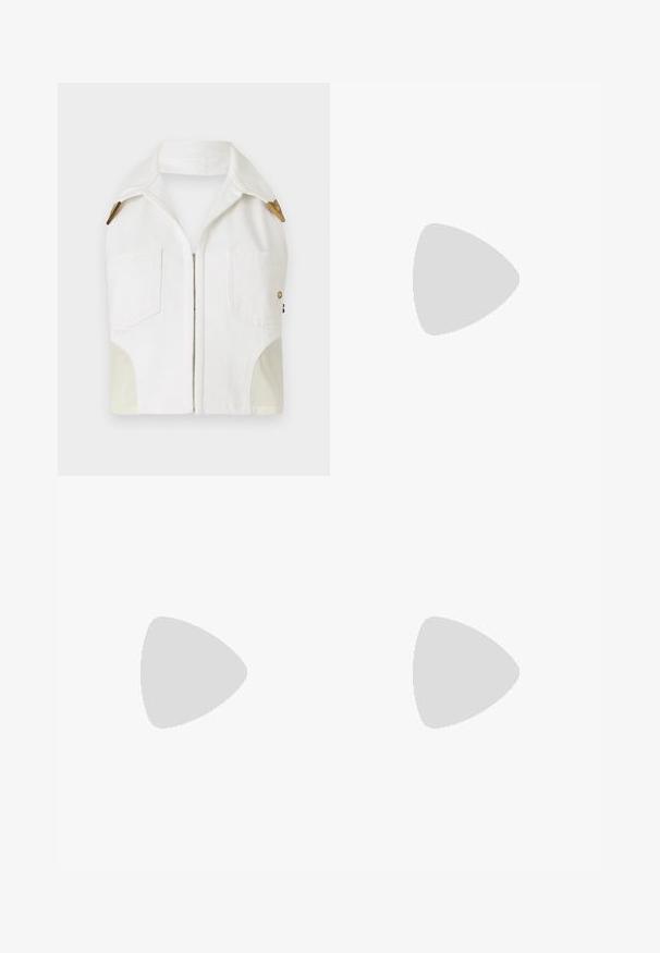 Balta bez piedurknēm jaka ar smailu jaku, zelta krāsas aparatūru, divām priekšējām kabatām un kontrastējošu bēšu paneli sānos.; Melna īsām piedurknēm kokvilnas t-kreklu ar brīvu piegriezumu un kontrastējošu sānu paneli, kas satur nelielu tekstu un dizaina detaļas.; Melni sporta bikses ar brīvu piegriezumu, elastīgu jostasvieta, regulējamu auklu un vertikālām šuvēm gar kājām. Mīksta auduma tekstūra.; Melni sporta apavi ar baltu zoli, izgatavoti no ādas un auduma. Izceļas ar kontrastējošu šuvumu un logotipu uz sāniem. Mazliet pacelta papēža daļa.