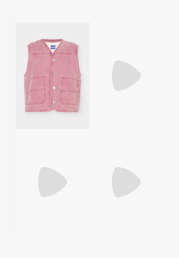 HUGO ANULA - Liemenė - medium pink; Baltas trumpas marškinėliai, plačios trumpomis rankovėmis, minkšta medvilnė, apvali kaklo iškirptė su subtiliu oranžiniu apvadu, minimalus dizainas, be raštų ar grafikų.; Juodi pritaikyti kelnių modeliai su tiesiomis kojomis, pasižyminčios lygiomis tekstūromis ir ryškiomis klostėmis priekyje. Nėra matomų detalių.; Balti odiniai platforminiai loafersai su storu juodu guminio pado, su apvaliamm pirštui ir minimaliais dekoratyviniais siuvinėjimais.
