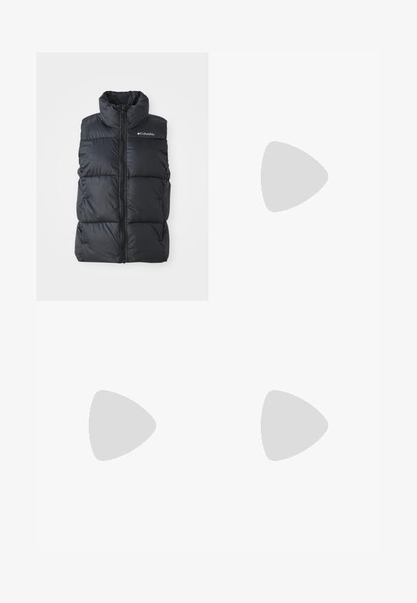 Svart pufferväst med hög krage, framdragkedja och sidofickor. Texturerad, kviltad design med Columbia-logotyp på axeln.; Vit bomullströja med korta ärmar och rund halsringning. Har en svart Adidas-logotyp på bröstet och en kontrasterande svart innerkrage.; Ljust grå mjukisbyxor med loose fit, elastisk midja och mjuk textur. Har subtil märkning på ena sidan. Avslappnad design.; Vita sneakers med ljusblå ränder, gummisula och snörningsdesign. Har guldprofil och en slät läderliknande textur.