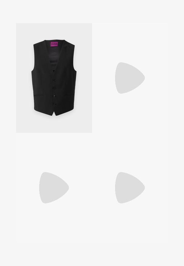 Melna formālā veste ar V veida kaklu, izgatavota no gludas auduma, ar piecām pogām un divām priekšējām kabatām. Iekšpuse izklāta ar līdzīgu materiālu.; Melnas īsām piedurknēm Nike t-krekls, izgatavots no gludas auduma, ar baltu swoosh logotipu augšējā kreisajā pusē, apaļu kakla izgriezumu.; Melnas sporta bikses, izgatavotas no viegla auduma, ar elastīgu jostasvietu, potīšu malām un diskretu Nike logo kreisajā pusē.; Melnas sporta kurpes ar elpojošu sieta augšdaļu, teksturētām akcentiem un viļņotu gumijas zoli. Iekļauj atstarojošu logotipu un šņorēšanas sistēmu.