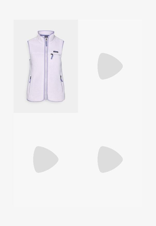 Fleeces veste gaiši purpura krāsā ar augstu apkakli, pilnu priekšējo rāvējslēdzēju, divām sānu kabatām un krūšu kabatu. Strukturēta auduma ar kontrastējošiem apdari.; Tirkīza krāsa stiepšanās tank top ar noapaļotu kakla izgriezumu un pelēku akcentu aizmugurē. Gluda tekstūra, pieguļošs dizains bez papildu rakstu vai detaļu klātbūtnes.; Gaiši zilas vīriešu peldbikses, kas izgatavotas no ātri žūstoša auduma; tām ir elastīgs jostasviets un sānu kabatas. Patagonia logo birka uz apakšmalas.; Beige un krēma sporta apavi ar strukturētu tīkla virsmu, atbalstošajiem slāņiem un gumijas zoli ar protektoru rakstu, kas nodrošina saķeri.