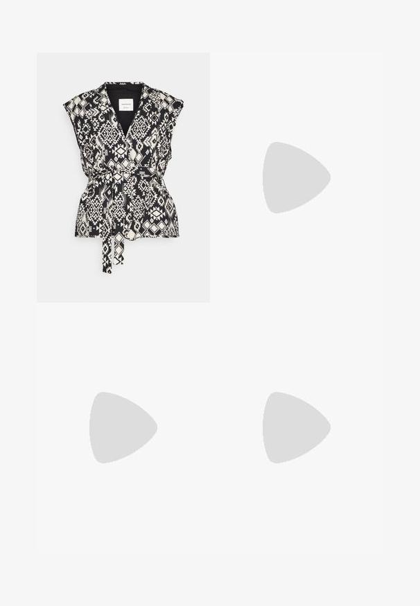 Top senza maniche avvolgente a motivi bianco e nero con cintura a cravatta, caratterizzato da un profondo scollo a V e disegni geometrici su un tessuto testurizzato.; Top corto a costine nero con scollatura rotonda e design senza maniche. Realizzato in tessuto morbido ed elastico, presenta bordi rifiniti con cura.; Pantaloni cargo neri con vita alta, pieghe frontali, due tasche laterali e una vestibilità comoda, realizzati in un tessuto resistente con una trama liscia.; Scarpe da ginnastica nere alte con lacci bianchi, un logo bianco e cuciture bianche a contrasto. Presentano una suola bianca spessa e una parte superiore in suede textured.; Occhiali da sole con montatura in metallo e lenti verdi ovali. Montatura sottile in metallo argento e terminali neri. Design minimalista, senza loghi visibili.