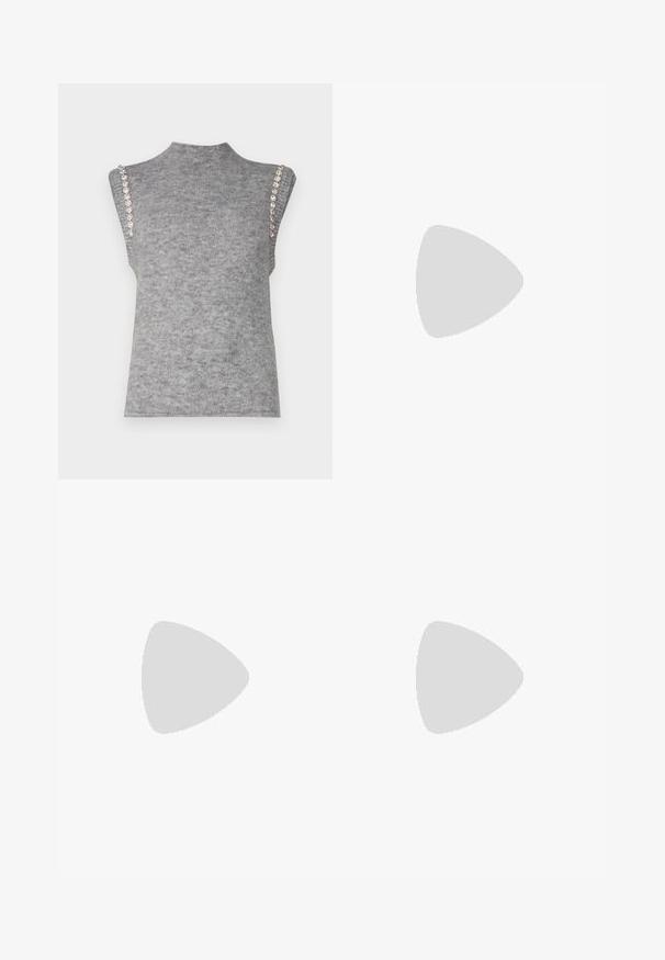 Copenhagen Muse CMIBRA - Liemenė - light grey; Juodas marškinėliai su briaunota tekstūra, apvalia iškirpte, kurią puošia balti apvalūs kraštai, ir trumpomis rankovėmis su atitinkamais kraštų akcentais.; Juodi plačios kojos kelnės su aukštu liemeniu, sagų detalėmis ant liemens ir priekinėmis raukšlėmis.; Juodas odinis aukštakulnis batelis su smailiu pirštu ir žemu bloku. Su kulkšnies dirželiu su auksinės spalvos sagtimi. Lygus paviršius.; Kreminės spalvos rankinė su plokščiais rankenėlėmis, lygiu paviršiumi ir auksinėmis detalėmis, derinama su atitinkama siuvinėta rankine su grandinėlės dirželiu.