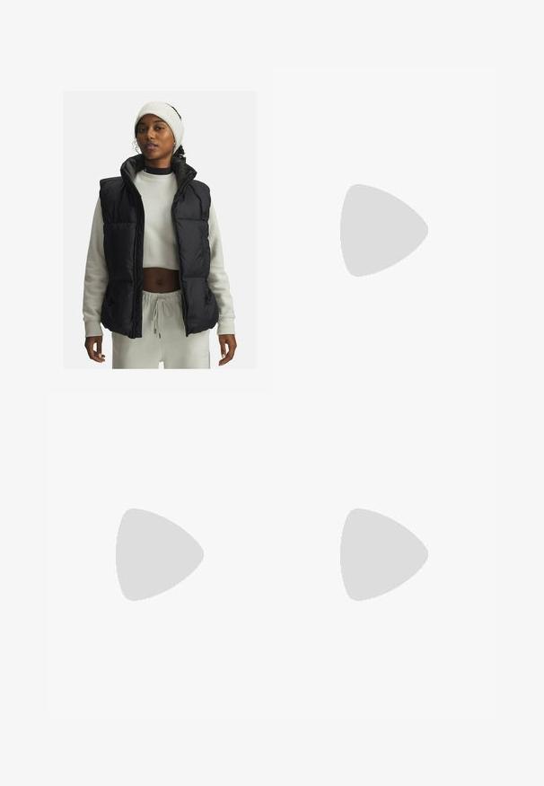 Črn puhovka z visokim ovratnikom in žepi na zadrgo, oblečena preko svetlo sive teksturirane puloverja, v kombinaciji z belim pletenim trakcem za glavo.; Črna majica s kratkimi rokavi iz mehkega blaga, z majhnim sivim logotipom New Balance na zgornjem levem prsnem delu, klasična zasnova okroglega izreza.; Kremne široke hlače izdelane iz mehkih materialov z elastičnim pasom. Na sprednji strani se nahajajo subtilni zeleni vezeni napisi.; Črne športne čevlje z zgornjim delom iz teksturirane tkanine, kontrastno belo srednje podplat in izrazitim sivim logotipom ob strani. Gumijast podplat z oprijemom.