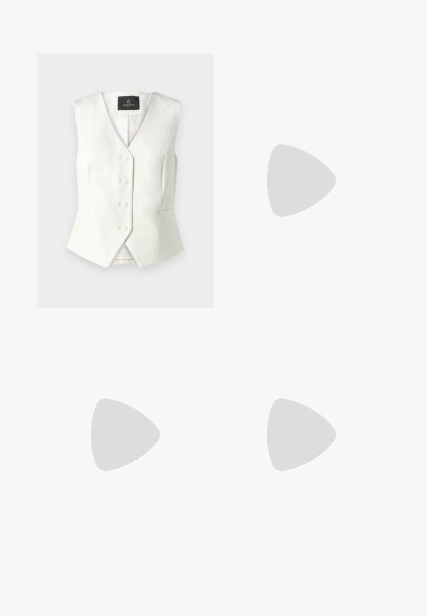 Bruuns Bazaar STATICE BIELLE WAISTCOAT - Strukirani kaput - snow white; Crni skraćeni bluzon s okruglim izrezom, napuhanim dugim rukavima i rebrastim manžetama. Ima uski elastični pojas i prozirne bočne panele.; Nabrane, hlače visokog struka od svijetle kreme tkanine. Imaju ravni kroj i glatku teksturu. Bez džepova ili vidljivih metalnih dijelova.; Crna kožna salonka s visokim potpeticama i šiljastim vrhom, glatke teksture, s uskim remenom oko gležnja koji ima zlatne akcentne dijelove.