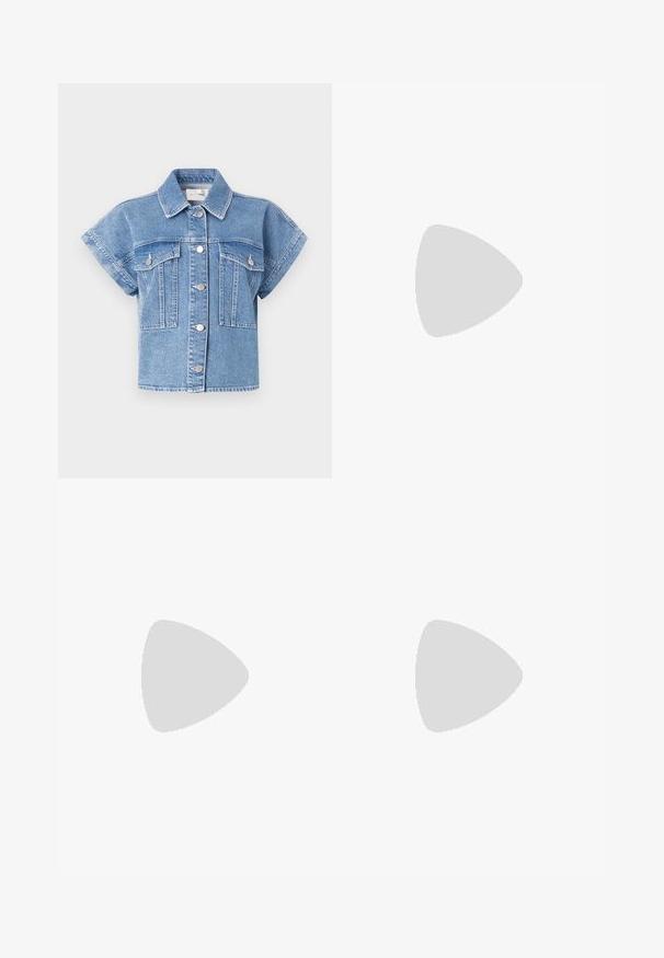 Jachetă din denim albastru deschis, cu mâneci scurte, guler, închidere cu nasturi și două buzunare mari pe piept. Prezintă cusături și nasturi argintii.; Tricou oversized negru featuring un grafic cu un urs și textul „NU E DRĂGUȚ DAR SUNT SĂLBATIC” în litere albe, îndrăznețe. Material din bumbac.; Jeans de denim, de un bleu deschis, cu talie înaltă. Au picioare late, două zone rupte la genunchi și un stil clasic cu cinci buzunare.; Adidași albi tip pantofi sport cu glezna din pânză, cu talpă din cauciuc negru, capac de vârf din cauciuc frontal și șase ochiuri pentru șireturi, având un design curat și minimalist.