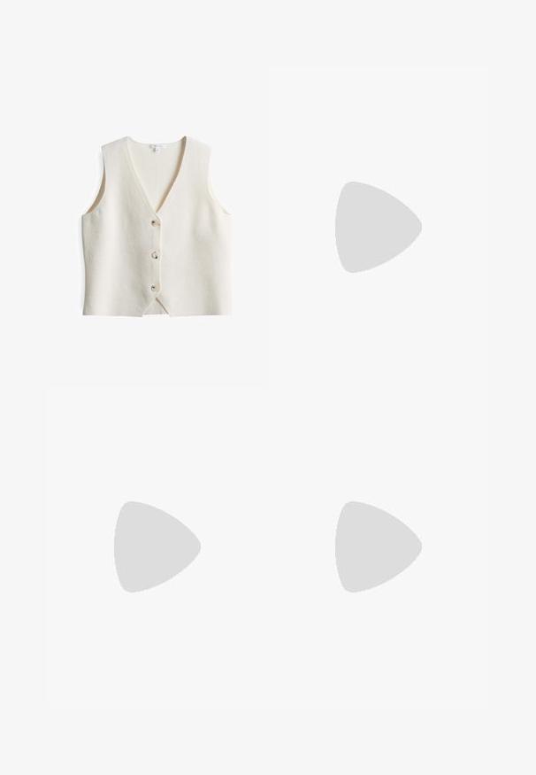 Weißer Wolle-Mix-Weste mit V-Ausschnitt, ärmellosem Design und vier runden Knöpfen auf der Vorderseite. Weiche Textur und leicht lockere Passform.; Zwei ärmellose, gerippte Rollkragenoberteile in Schwarz und Weiß, mit einer figurbetonten Passform und glatter Textur sowie einer cropped Länge.; Schwarze weite Hosen aus leichtem Stoff, mit einem Knopfverschluss vorne und flachem Bund, mit sorgfältig genähten Säumen.; Sportschuhe mit einem Obermaterial aus weißem Leder, grauer Wildleder-Zehenkappe und drei schwarzen Streifen. Sie verfügen über ein blaues Logo auf der Zunge und eine strukturierte Gummisohle.