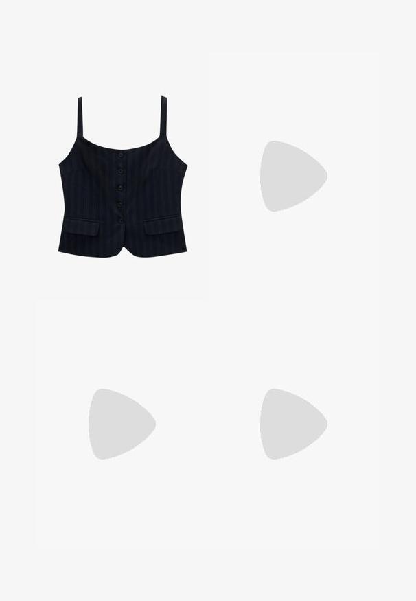 PULL&BEAR PINSTRIPE STRAPPY  - Väst - dark blue; Två ärmlösa ribbade polotröjor i svart och vitt, med en figursydd design och slät textur, i en kortad längd.; Svarta vida byxor i lätt material, med knappstängning fram och platt front, samt väl sydda fållar.; Sportskor med överdel i vit läder, grå mocka på tårna och tre svarta ränder. Har en blå logotyp på tungan och en texturerad gummisula.