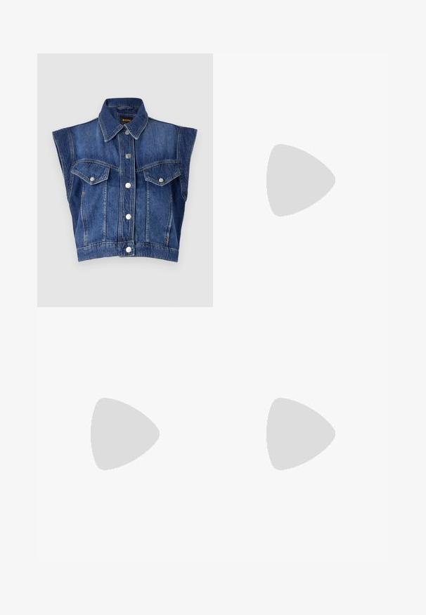 Denim-liivi, jossa on kauluksellinen kaulus, hihaton muotoilu, etutaskut ja hopeiset nappikoristeet. Tumma sininen väri, jossa on haalistunut tekstuuri.; Mustaka uimaasu, jossa on sileä pinta, kaarevat hihnat ja litteät saumat, suunniteltu mukavuutta ja joustavuutta varten käytön aikana.; Navy samettihame, jossa on joustava vyötärö, kerrokselliset poimut ja hieman levenevä muoto. Pehmeä pinta, jossa on sileä kiilto.; Mustat lakatut nahkakengät, joissa on teräväkärkiset ja korkea kapea korko, valkoista taustaa vasten.; Replay Olkalaukku - sahara sun