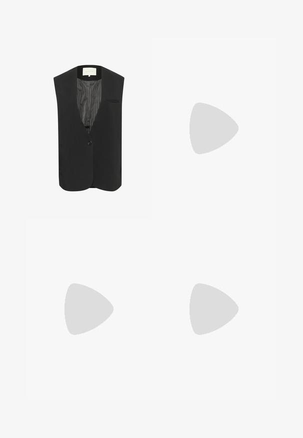 Schwarze Weste mit V-Ausschnitt, einem einzelnen Knopf vorne und einer Brusttasche. Das Innere verfügt über ein gestreiftes Futter, elegantes, ungefüttertes Design.; Schwarzes Baumwoll-T-Shirt mit lässiger Passform, kurzen Ärmeln, runder Ausschnitt und glatter Textur. Keine sichtbaren Muster oder Akzente.; Schwarze Polyester-Culotte mit einem elastischen Bund, zwei vorderen Falten und einer lockeren Silhouette. Keine sichtbaren Muster oder Hardware-Details.; Schwarze Leder-Pumps mit spitzer Zehe, einem Knöchelriemen und einem blockigen Absatz. Flache Textur, elegantes Design und minimalistische Ästhetik.